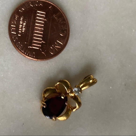 untested gold tone and garnet stone pendant - Picture 4 of 4